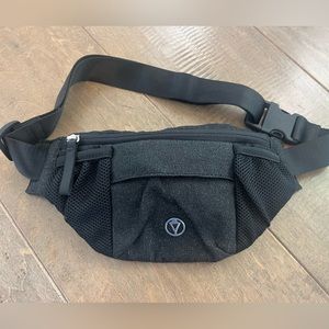 Ivivva Girls Black Sparkle Belt Bag